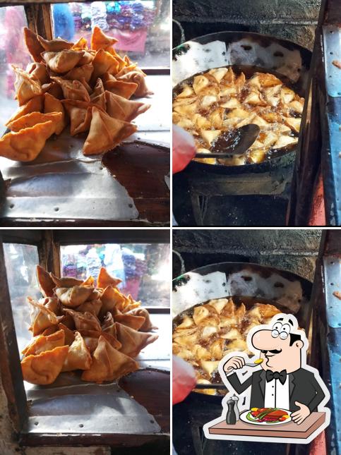 Food at S KUMAR SAMOSEWALE