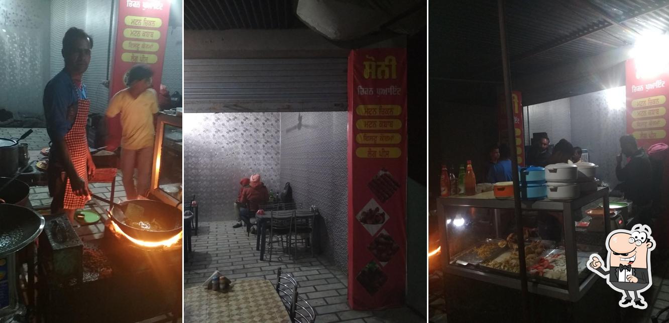 The interior of Soni Chicken Point(ਸੋਨੀ ਚਿਕਨ ਪੁਆਇੰਟ)
