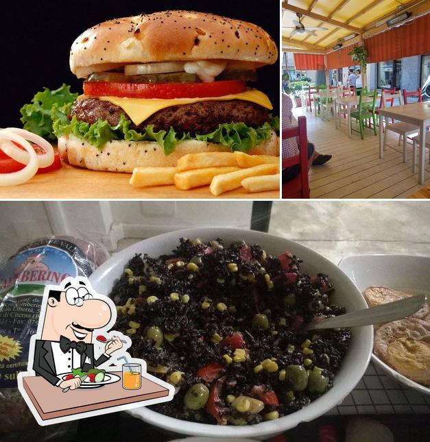 La cibo e interni del ristorante