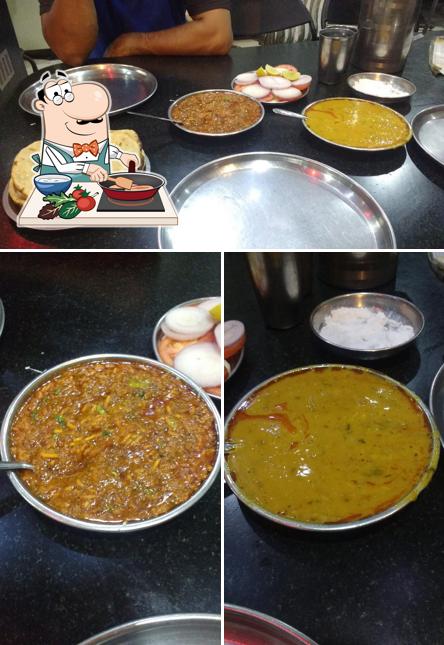 Chicken curry at जय लक्ष्मी होटल