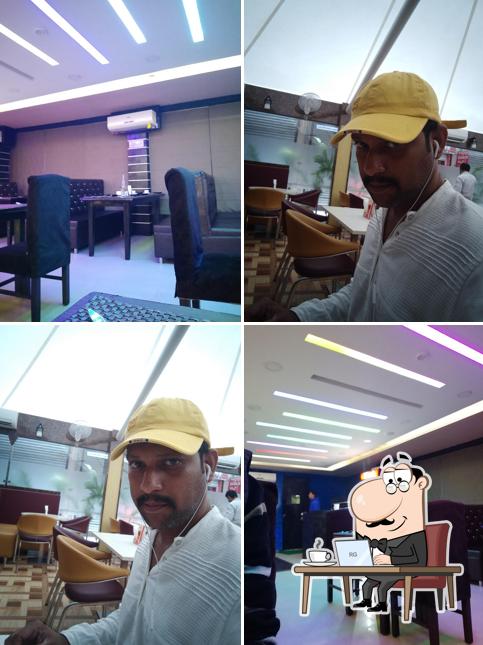 Street View Lounge Restaurant