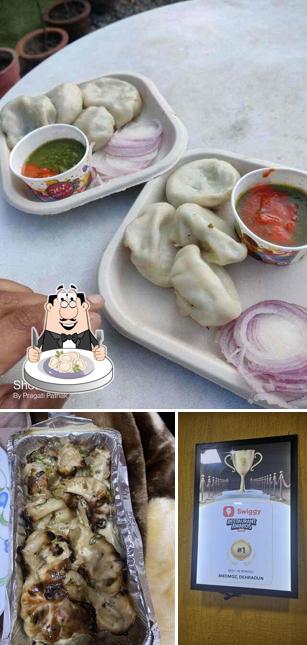 Dumplings at 8 Momoz