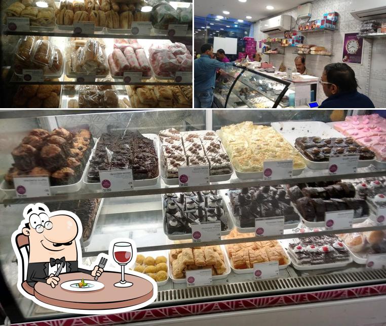 The photo of food and exterior at Mio Amore - The Cake Shop (Naihati)