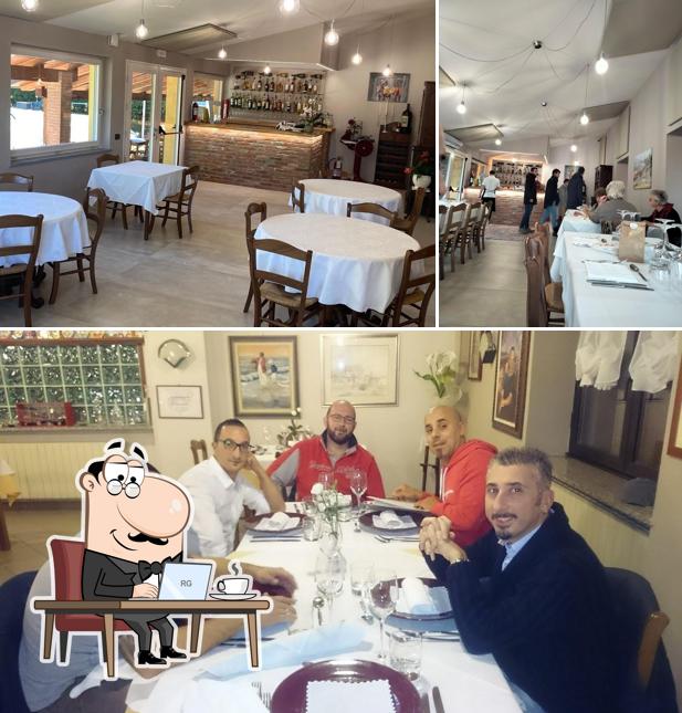 Siediti a un tavolo di Trattoria del Pozzo