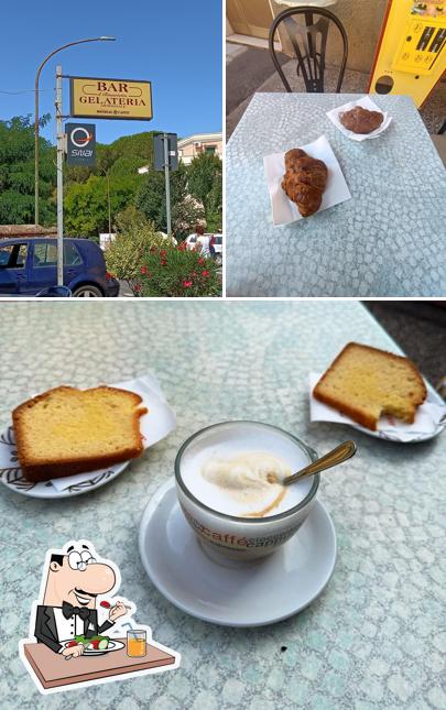 Guarda la foto che mostra la cibo e esterno di Bar Il Binarietto