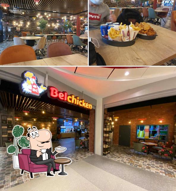 Installez-vous à l'une des tables de Belchicken Liège Médiacité Finest Fried Chicken & More