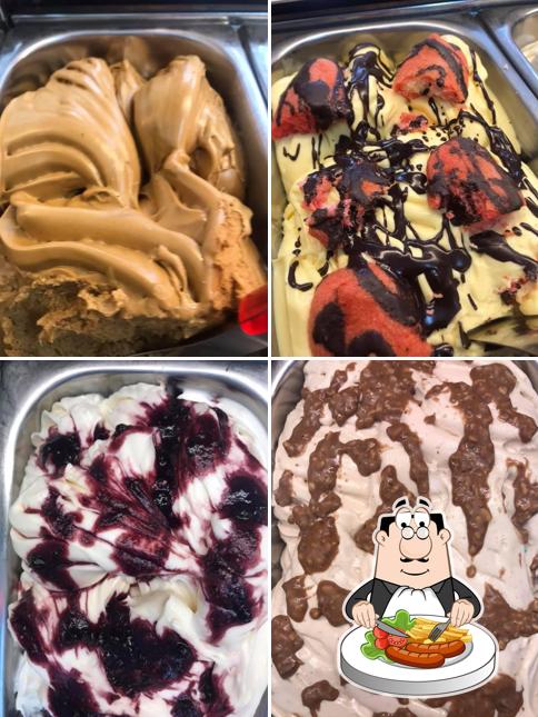 Platti al GELATERIA ARTIGIANALE LA PIAZZETTA