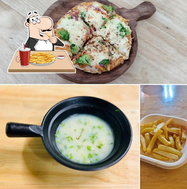 French fries at Hotline Cafe