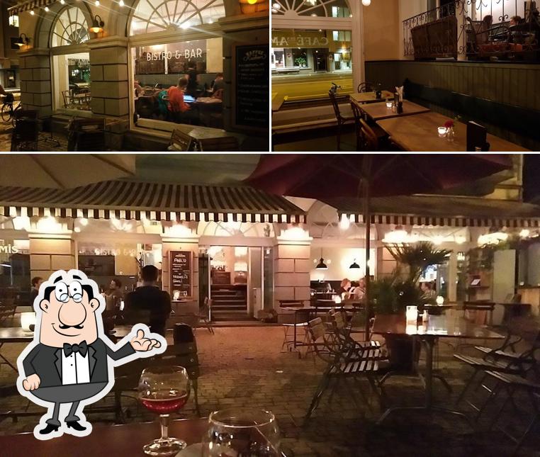 Siediti a un tavolo di Café des Amis