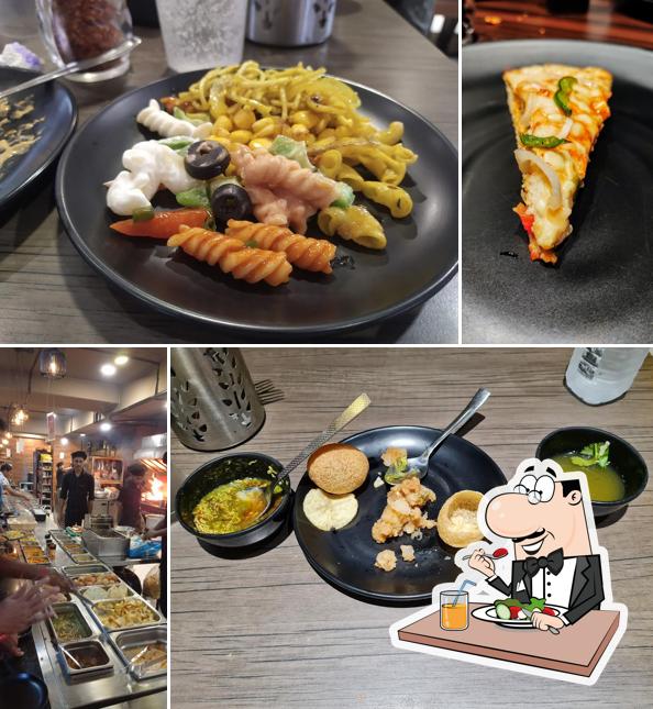 Cheese pizza at Octant pizza karelibaug