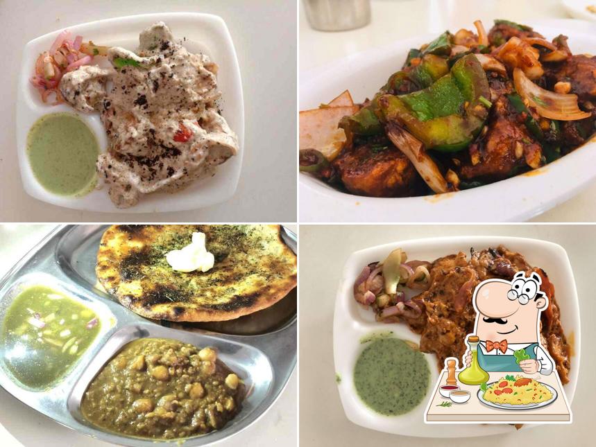 Food at Amritsari Kulcha Land