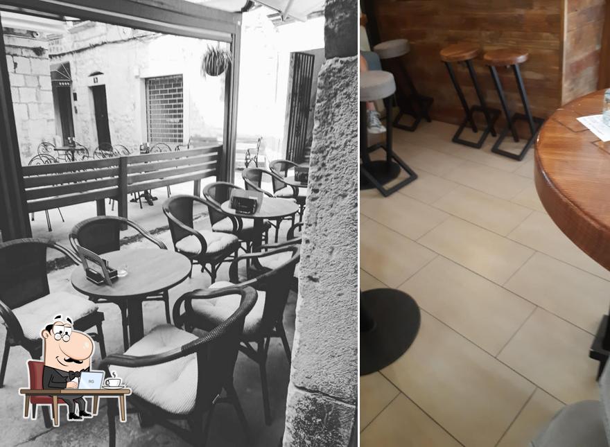 Gli interni di Cafe Bar Porta
