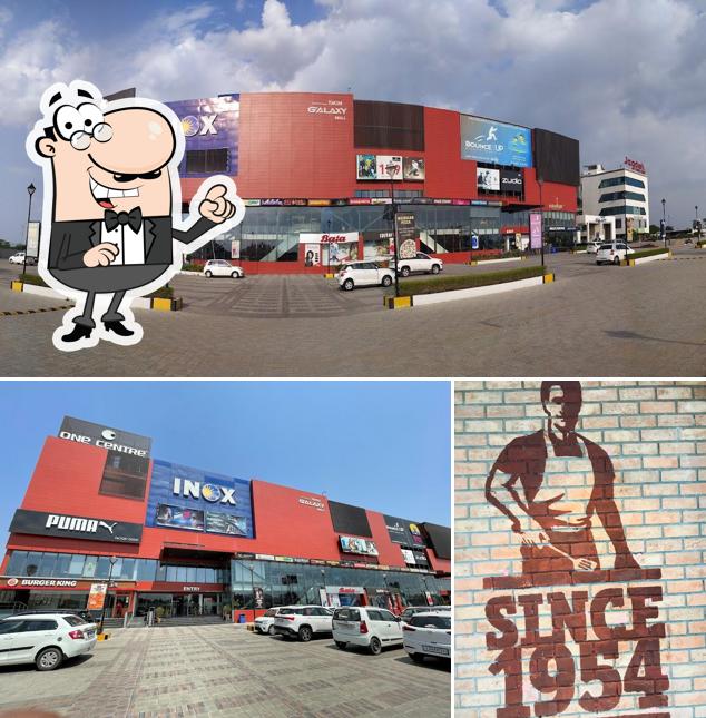The exterior of Burger King