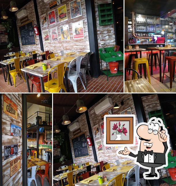 Siediti a un tavolo di Officine Miccetta