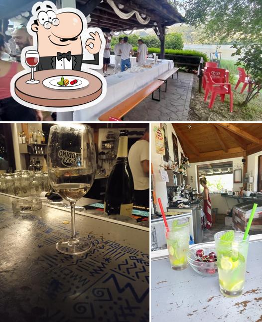 Dai un’occhiata alla immagine che presenta la cibo e interni di Bar spiaggia libera Moyra 3.0