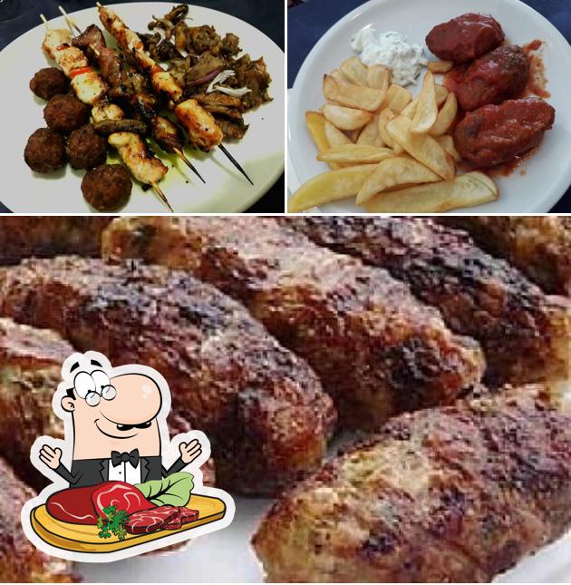 Pasti a base di carne vengono proposti a Symposion