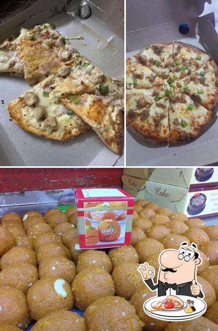 Try out pizza at Muneer Sweets