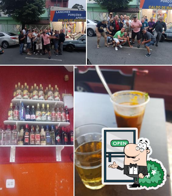 A ilustração do Bar do Chico’s exterior e comida
