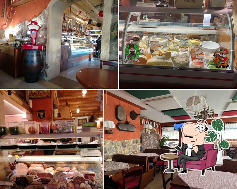 Dai un'occhiata agli interni di Enoteca Per Bacco