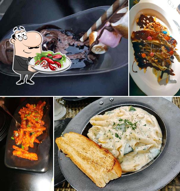 Try out seafood at Housefull Cafe Lounge