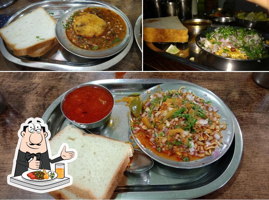 Food at Bedekar Misal
