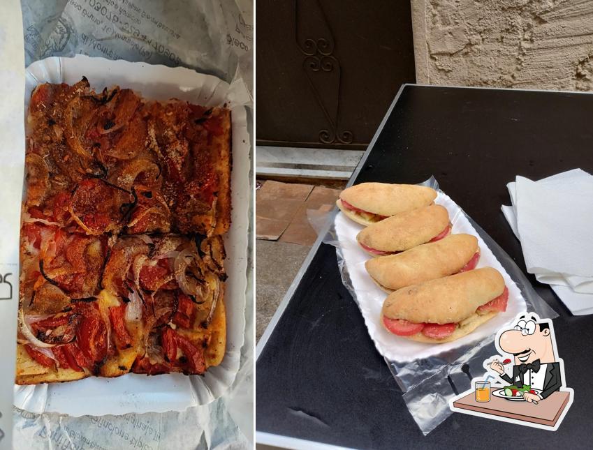 Platti al Panificio Massaro Giovan Battista - Pane tipico di Monreale - Pizza e Sfincione a taglio