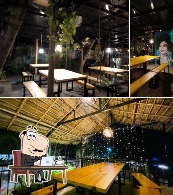 The interior of Cafe UUTOPIA