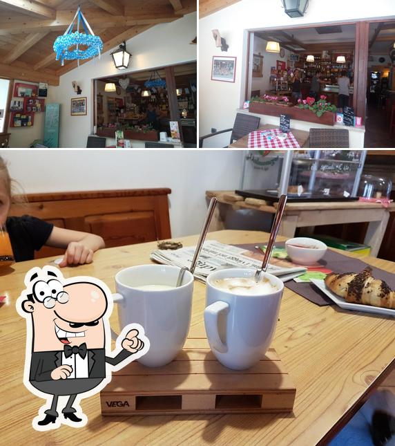 Dai un'occhiata agli interni di Bar Jolly