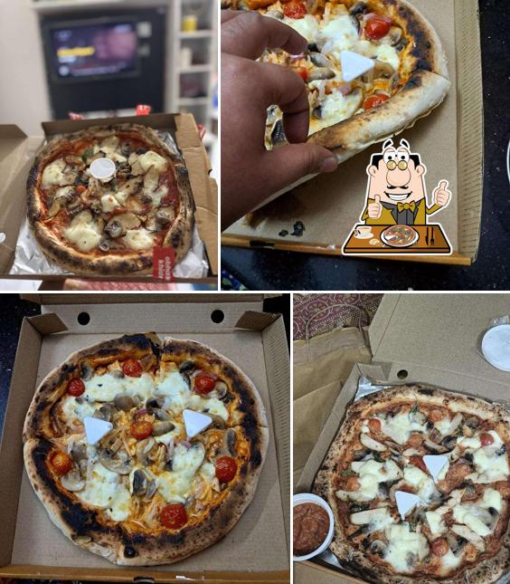 Pick pizza at Viaggio Gustoso