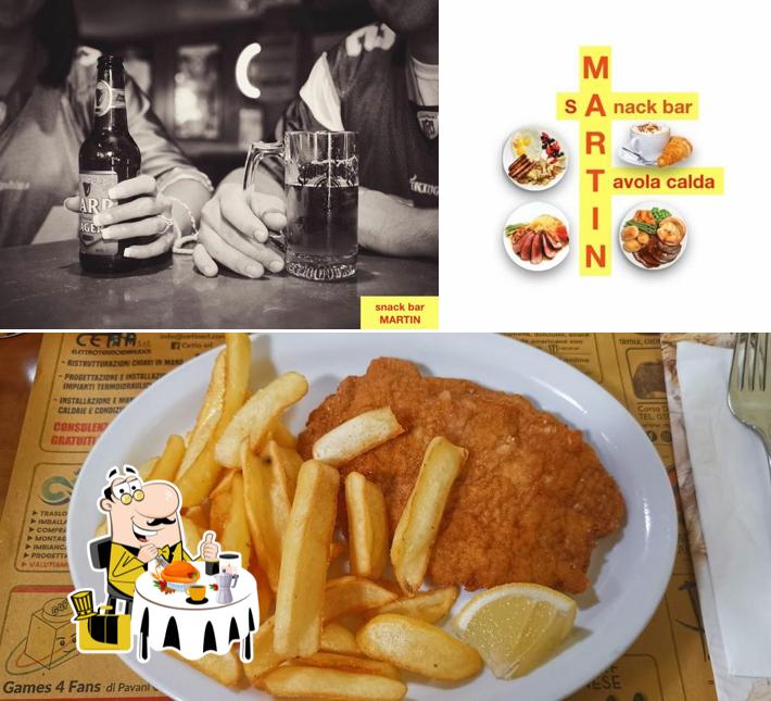 La cibo e bancone da bar del ristorante