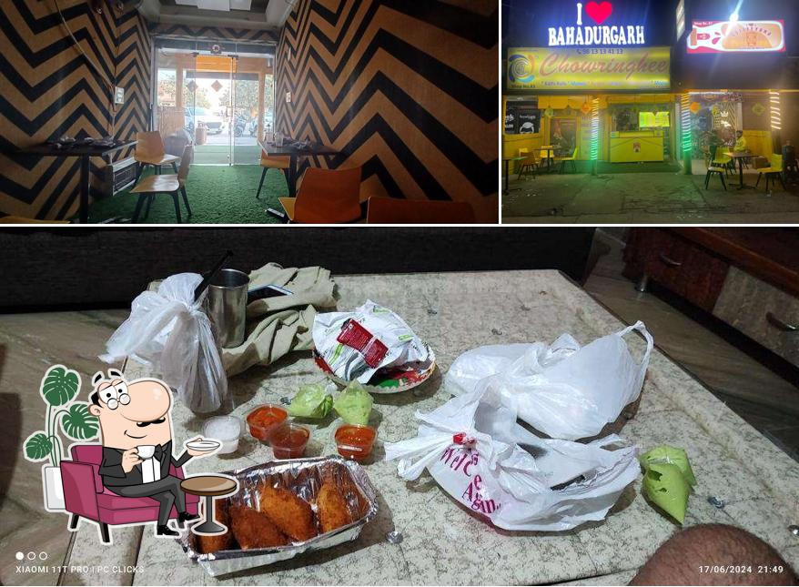 Check out how Chowringhee kathi roll looks inside