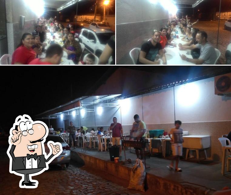 Veja imagens do interior do Espetinho da Calçada