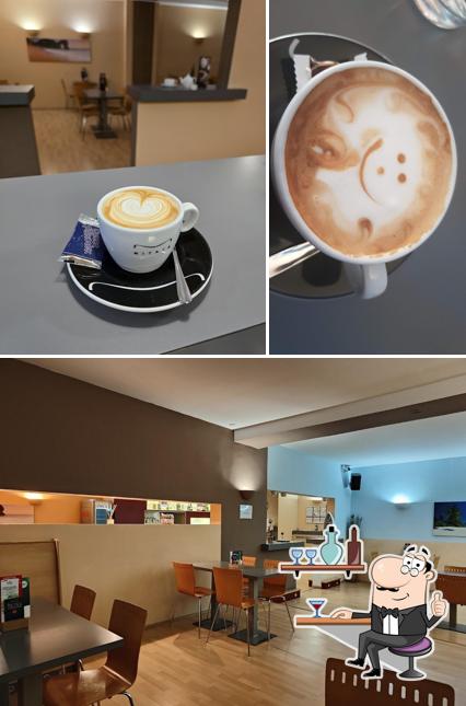 Gli interni di Rajmar Cafe