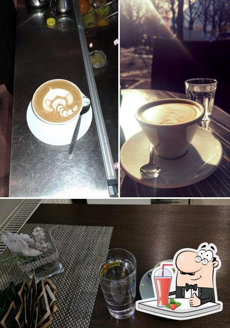 Goditi qualcosa da bere a Bar Cafè Prader