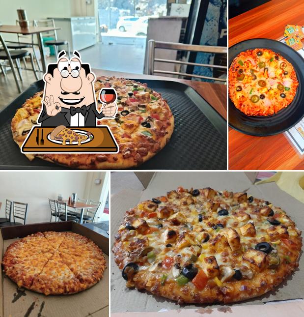 Order pizza at Pijja Ram Mountain cafe