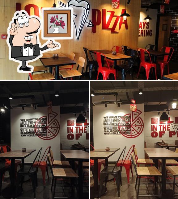 Check out how Pizza Hut Kazhakuttom, Thiruvananthapuram looks inside