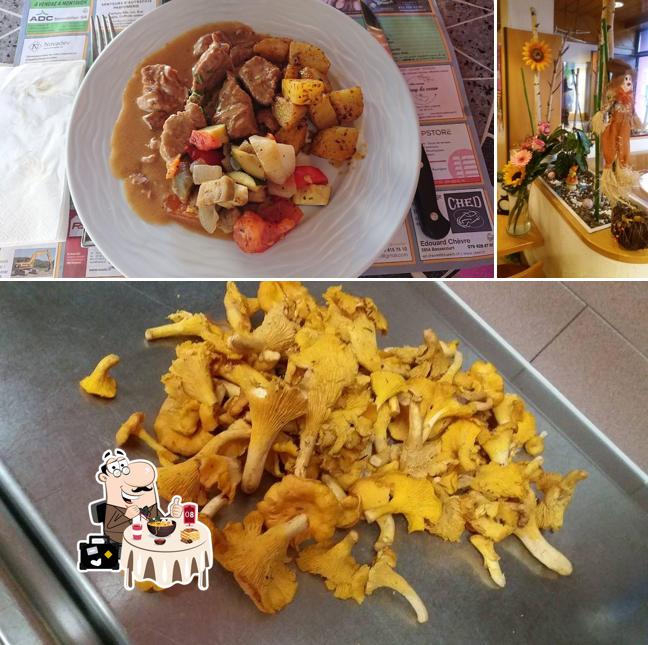 Guarda la foto che raffigura la cibo e interni di Bar de l'Ecluse