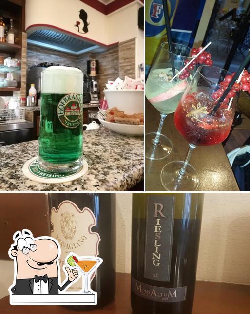 Goditi un drink dal menu