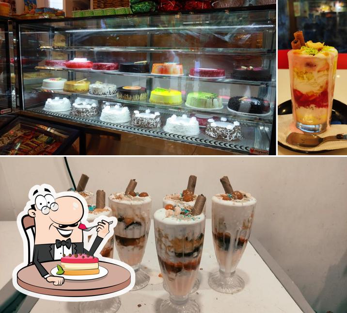 EDAPPARAMBANS CAKE WORLD provides a selection of desserts