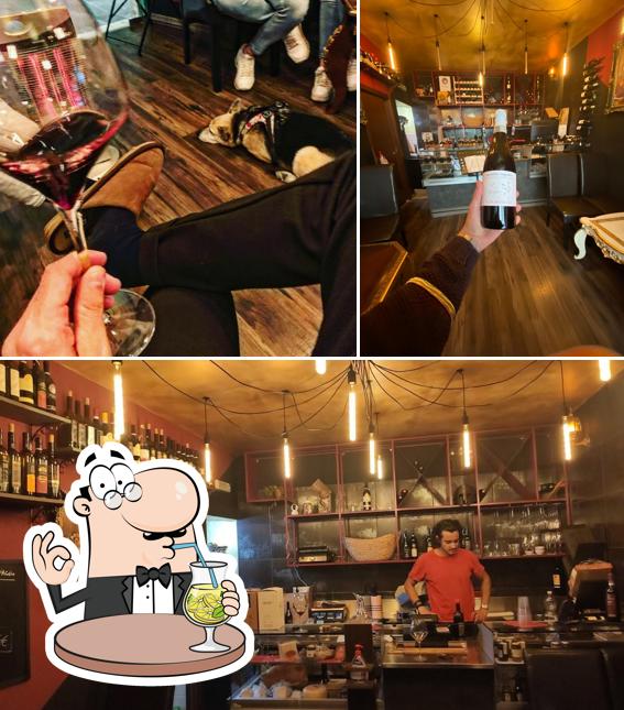 La foto di bevanda e esterno da Vinodentro Perugia