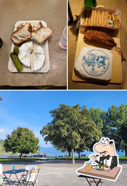 Au Caveau Des Vignerons si caratterizza per la cibo e interni