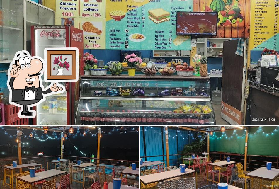 The interior of LAKE VIEW CAFE