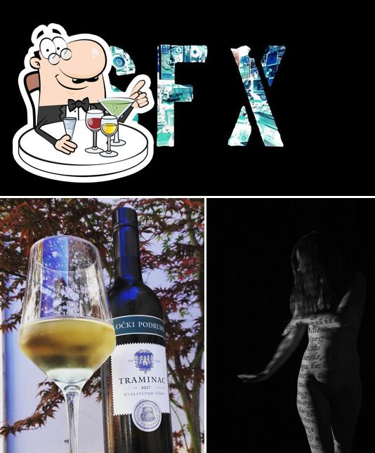 Indie Bar&Caffe serve alcolici