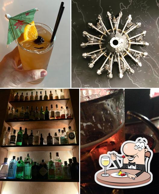 Questa è la foto che presenta la cibo e bevanda di Bar Charlie