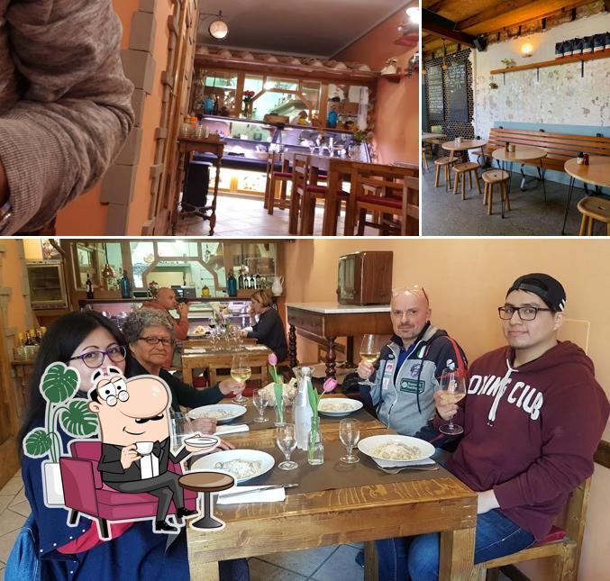 Siediti a un tavolo di Pane e Cipolla Osteria