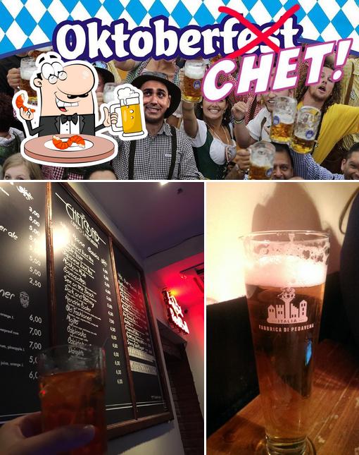 Puoi prenderti un rinfrescante bicchiere di birra chiara o scura