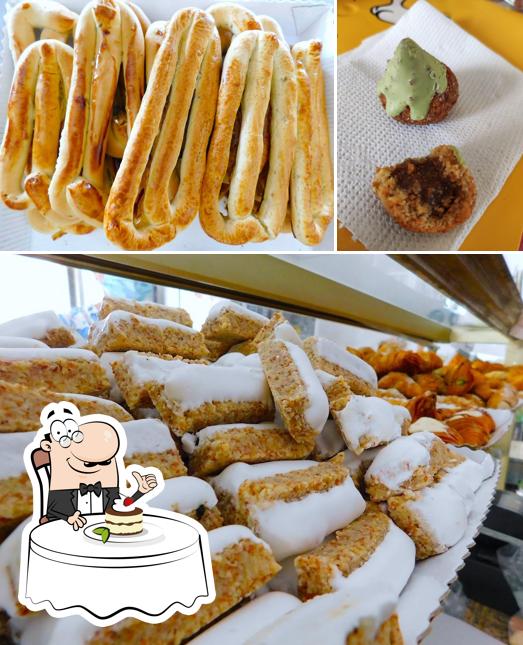 Panetteria La Parolaccia Dolci Locali serve un'ampia gamma di dolci
