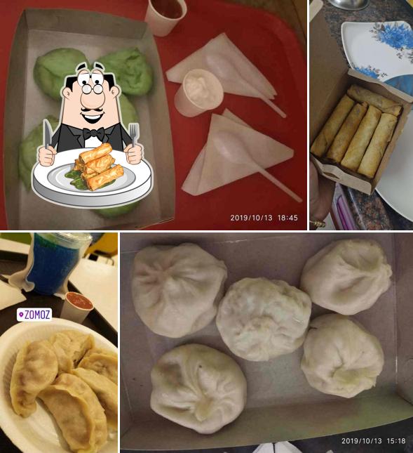 Spring rolls at Zomoz - The Momo Company