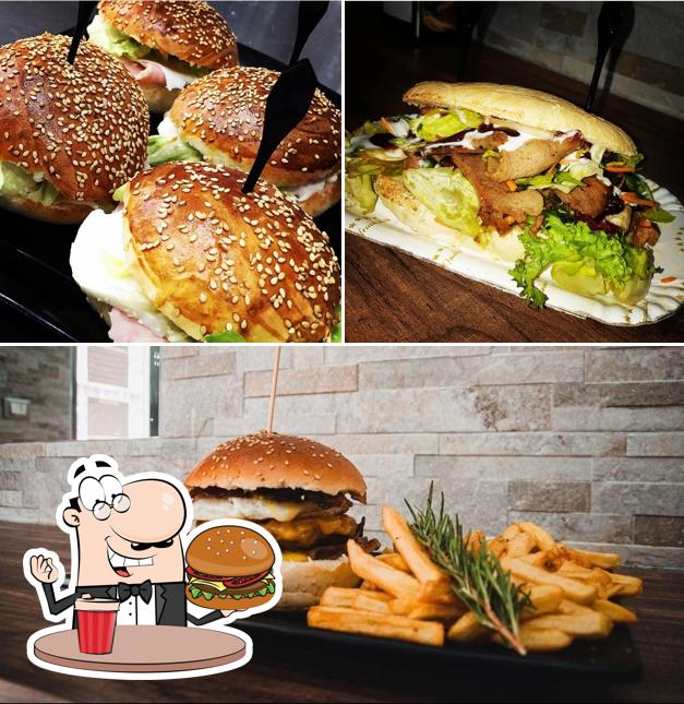 Prova un hamburger a Al Pollo D'Oro Di Corrao Gianluca S.A.S