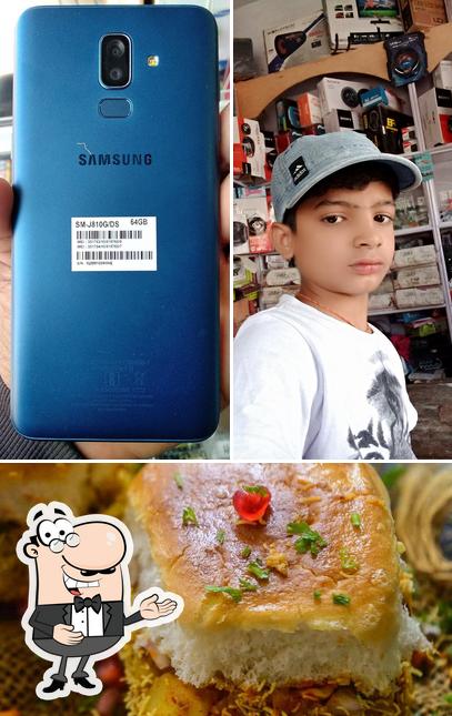 See this picture of Lala Dabeli